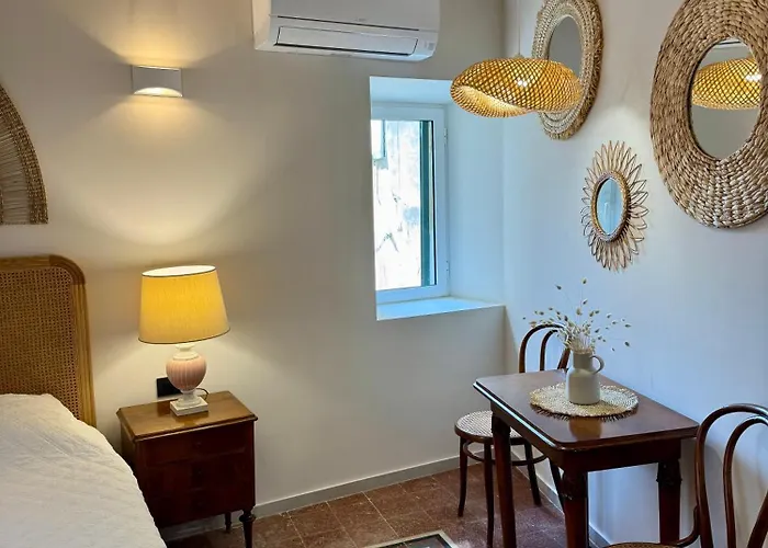 Ameli Heritage & Apartment